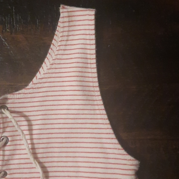 Hollister tank - Picture 3 of 8